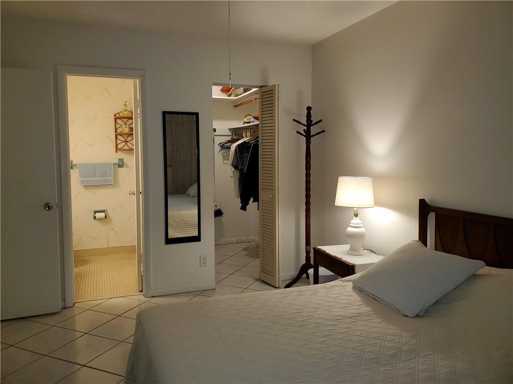 5300 Washington Street, Unit H136 Hollywood, FL 33021 - Photo 18 of 38 a bedroom with a bed and a lamp