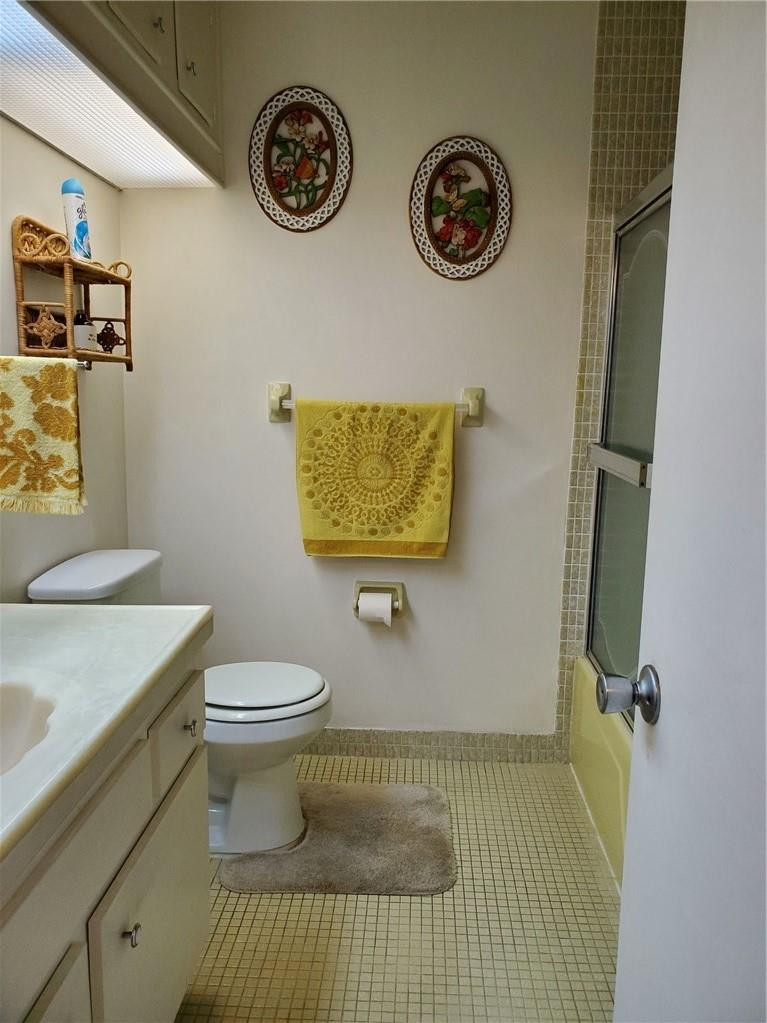 5300 Washington Street, Unit H136 Hollywood, FL 33021 - Photo 23 of 38 a bathroom with a toilet and a sink