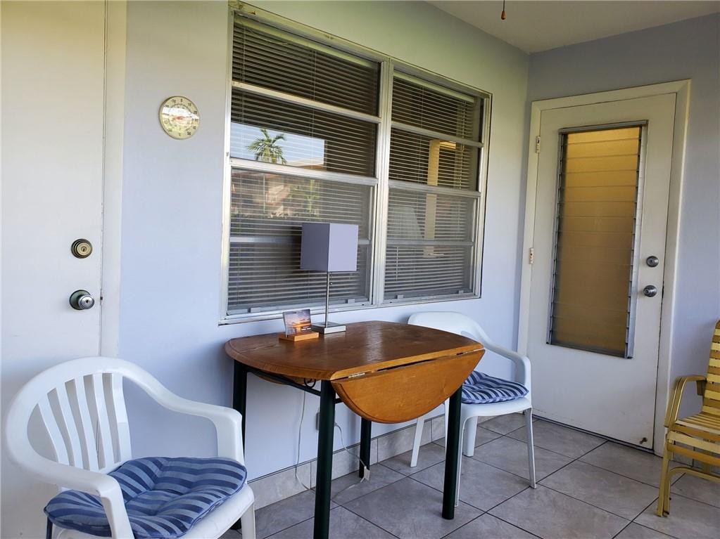5300 Washington Street, Unit H136 Hollywood, FL 33021 - Photo 3 of 38 a dining room with furniture and window