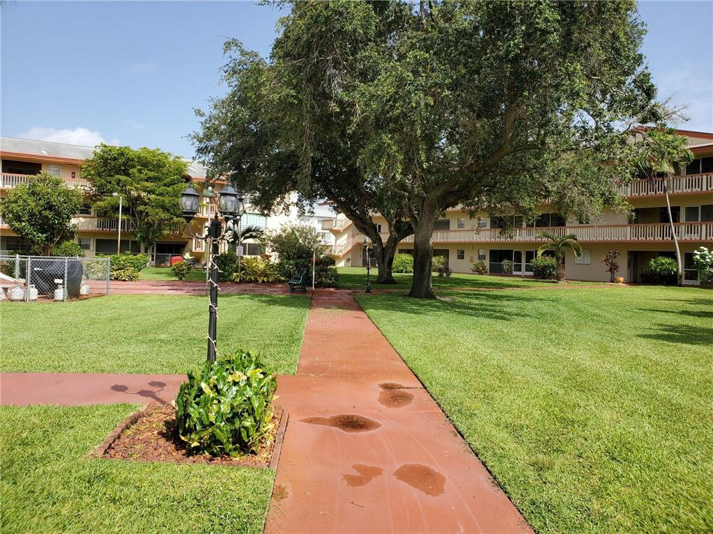 5300 Washington Street, Unit H136 Hollywood, FL 33021 - Photo 34 of 38 a view of a park with plants and trees
