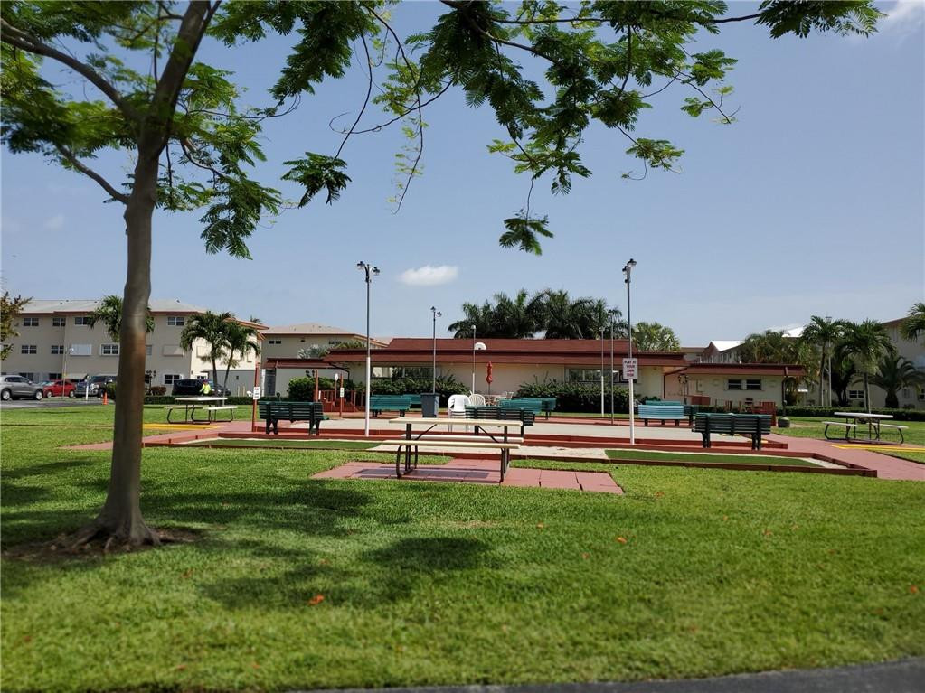 5300 Washington Street, Unit H136 Hollywood, FL 33021 - Photo 36 of 38 a view of a park with lawn chairs and a table