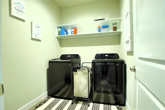 a view of outdoor space yard and porch