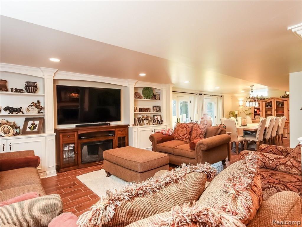 36837 Chesapeake Road Farmington Hills, MI 48335 - Photo 27 of 35
