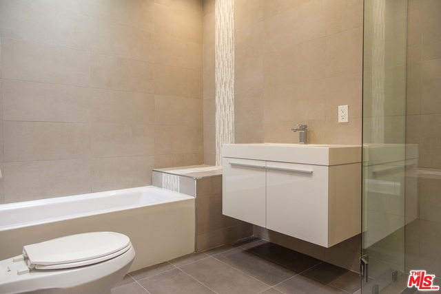 508 North Kings Road, Unit 2 West Hollywood, CA 90048 - Photo 12 of 25