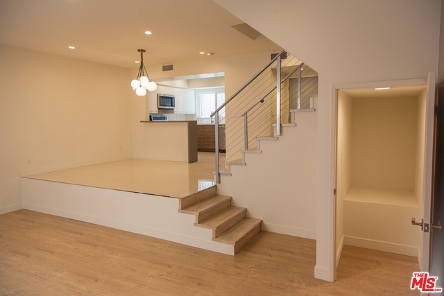 508 North Kings Road, Unit 2 West Hollywood, CA 90048 - Photo 3 of 25