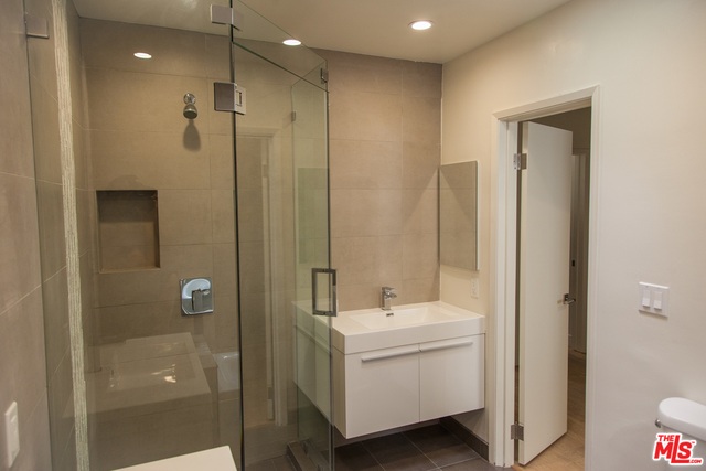 508 North Kings Road, Unit 2 West Hollywood, CA 90048 - Photo 7 of 25