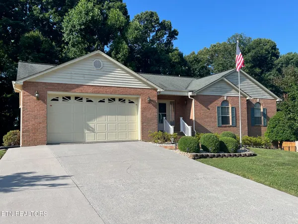 $449,900 | 985 East Brentwood Drive, Morristown, TN 37814