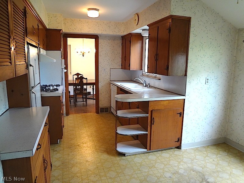 13015 Hathaway Road Garfield Heights, OH 44125 - Photo 3 of 20