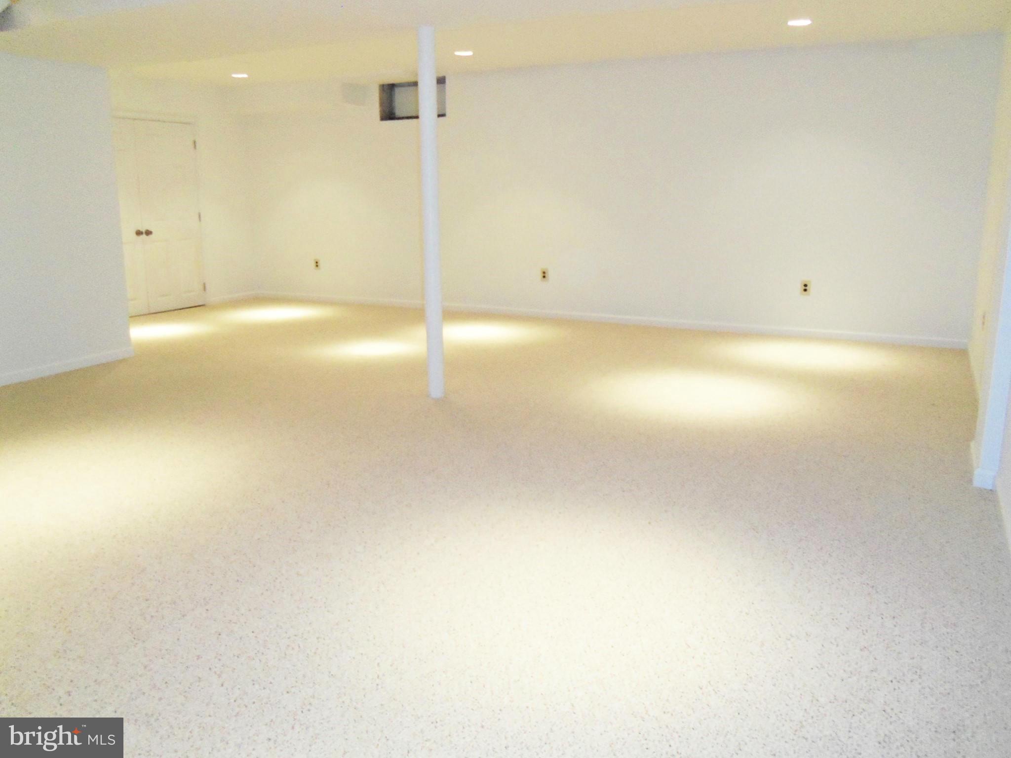 1920 Brookdale Road Baltimore, MD 21244 - Photo 12 of 22 an empty room with an empty room