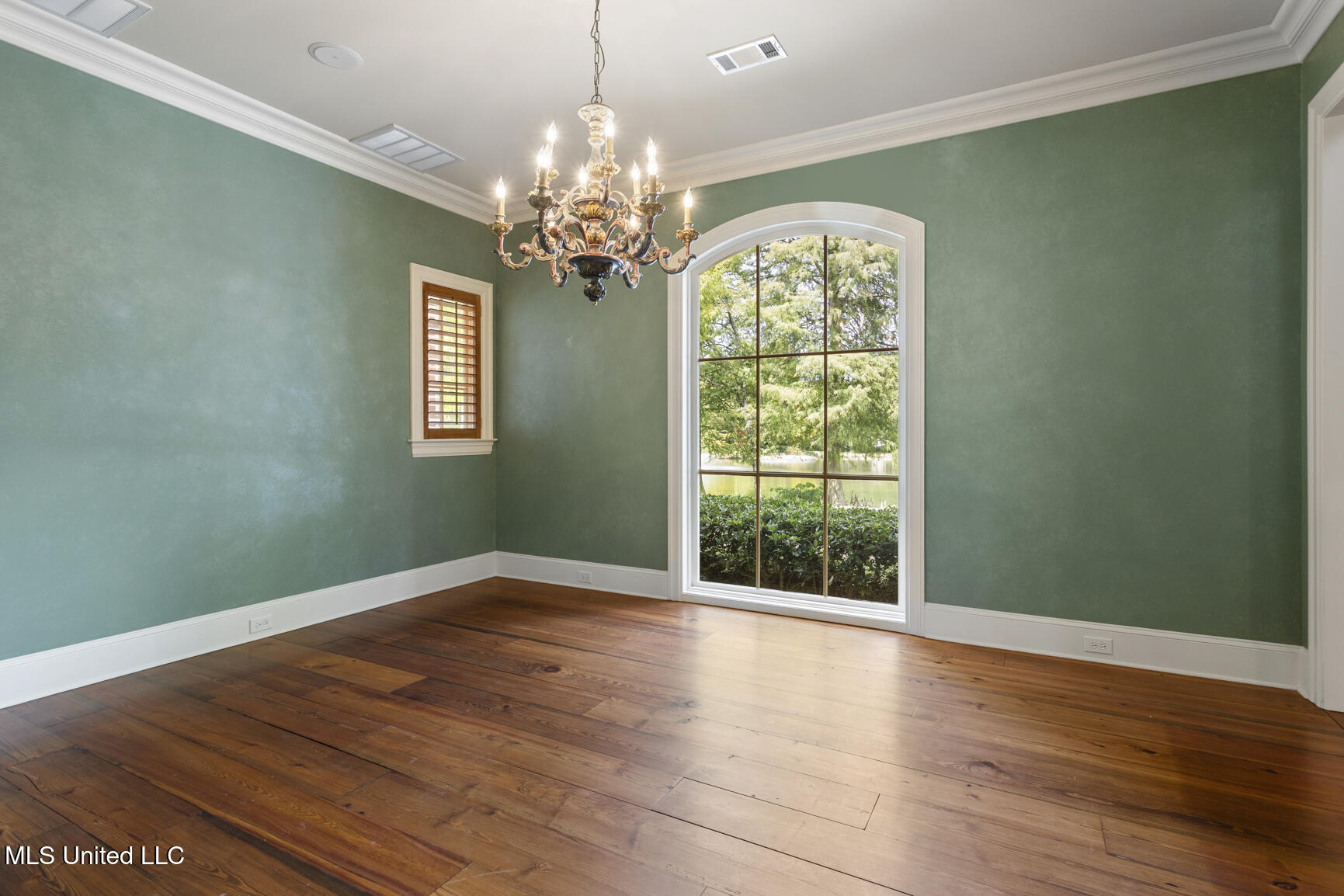 9 Cypress Lane Jackson, MS 39211 - Photo 4 of 47 9 Cypress Lane-4