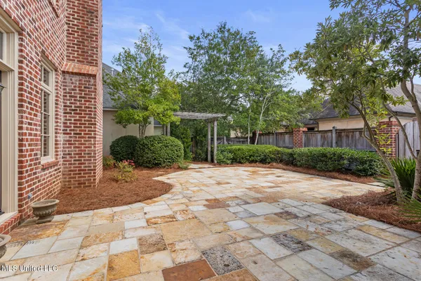 $765,000 | 9 Cypress Lane, Jackson, MS 39211