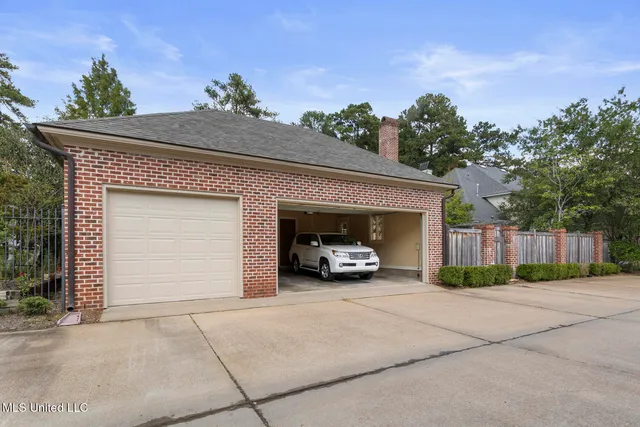 $845,000 | 9 Cypress Lane, Jackson, MS 39211
