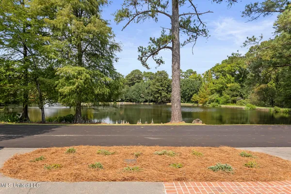 $765,000 | 9 Cypress Lane, Jackson, MS 39211