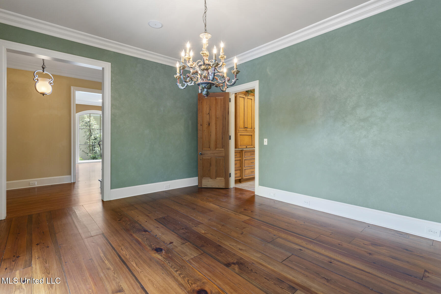 9 Cypress Lane Jackson, MS 39211 - Photo 5 of 47 9 Cypress Lane-5