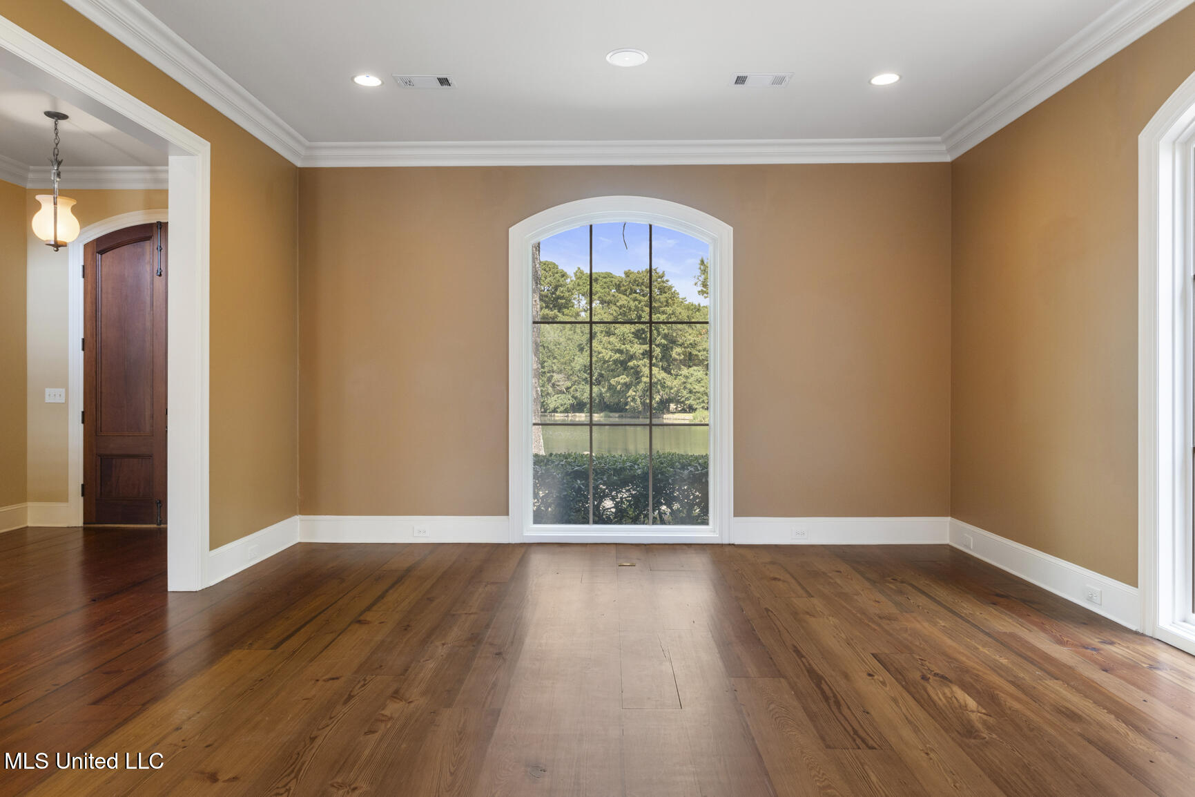 9 Cypress Lane Jackson, MS 39211 - Photo 7 of 47 9 Cypress Lane-7