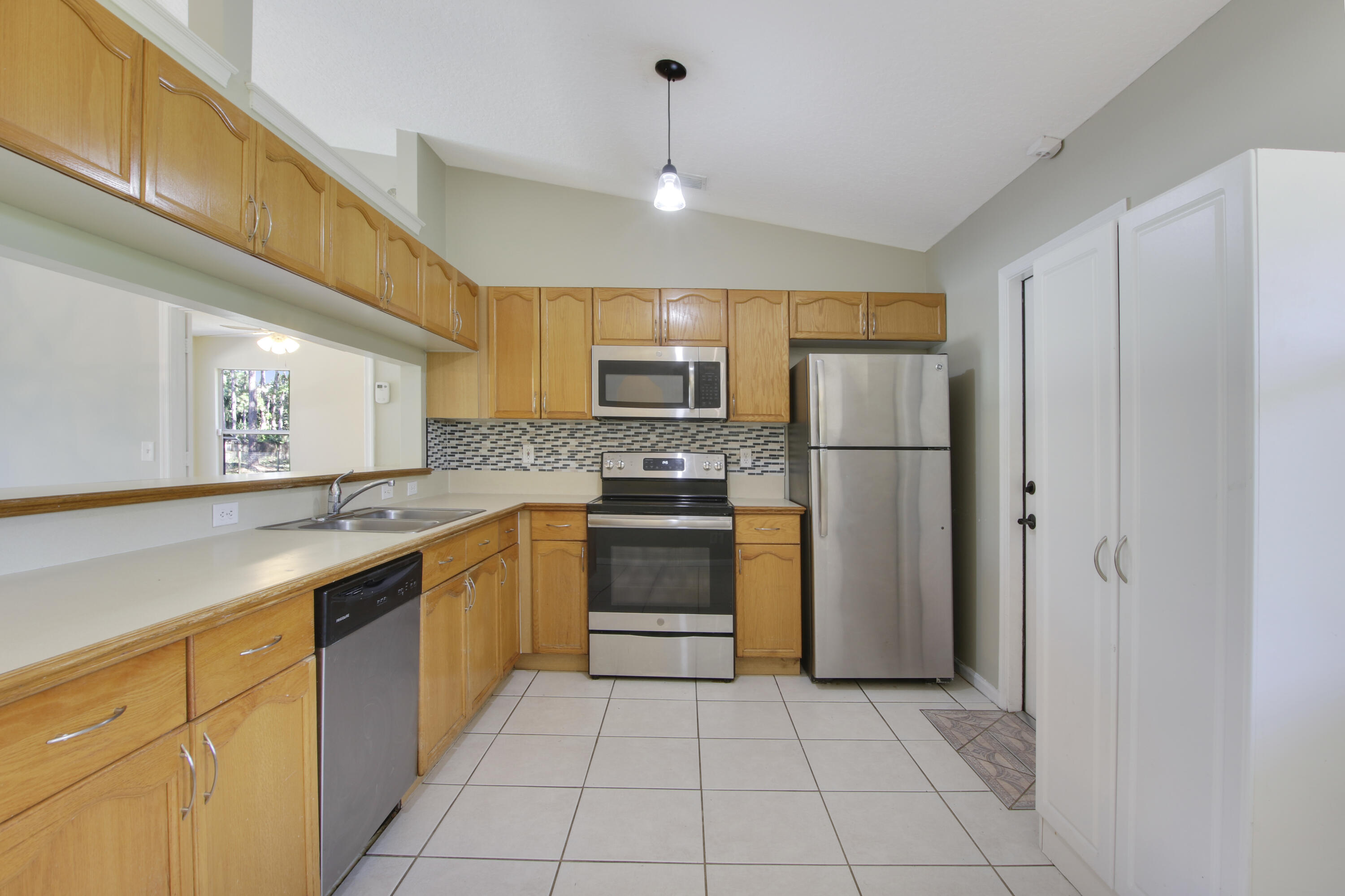 13635 86th Road North The Acreage, FL 33412 - Photo 12 of 33 6B59B89F-83F2-4EFE-8132-42594F3067B7