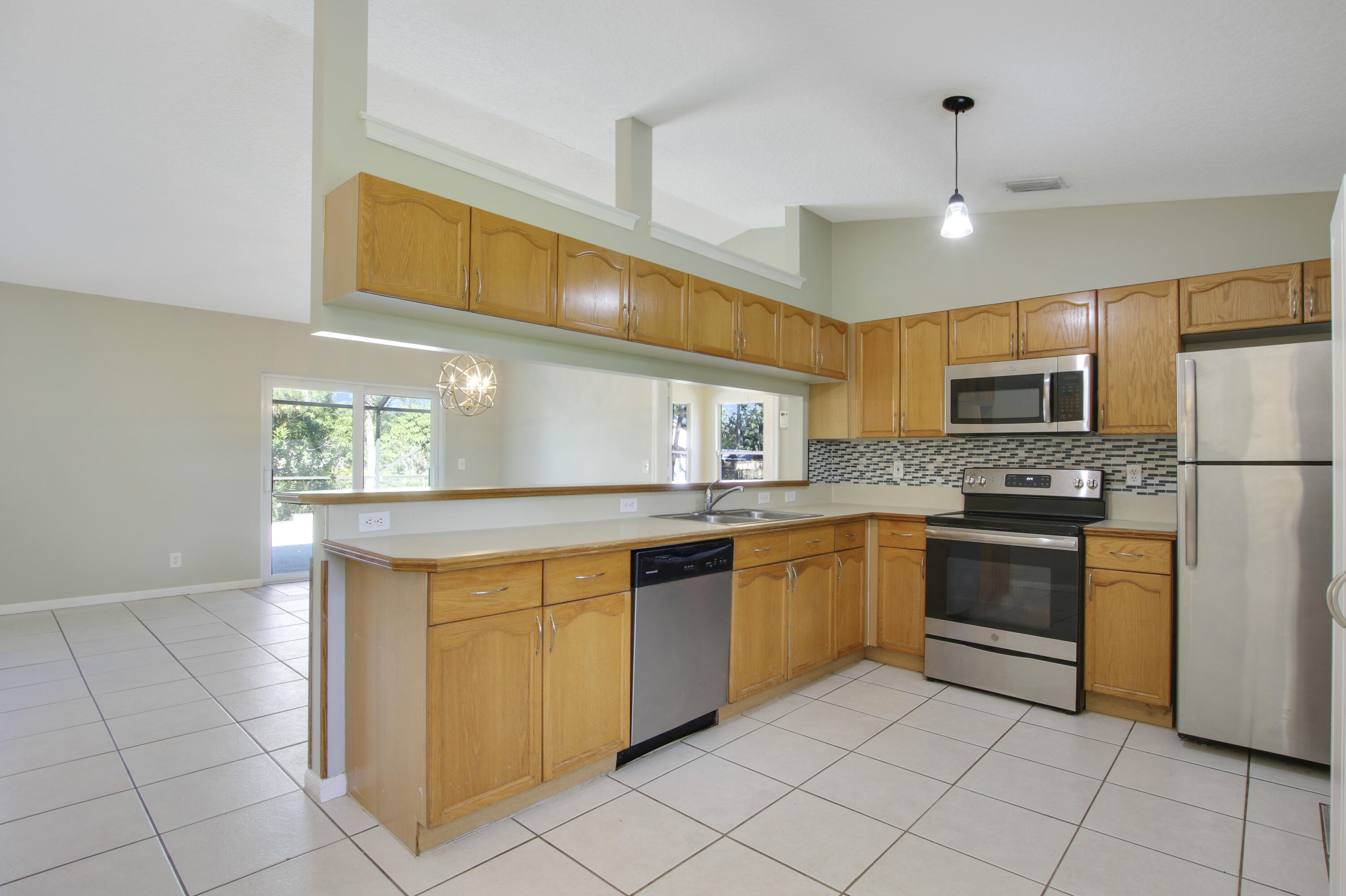 13635 86th Road North The Acreage, FL 33412 - Photo 14 of 33 445D67FC-91D4-4F12-8351-5292292C993F