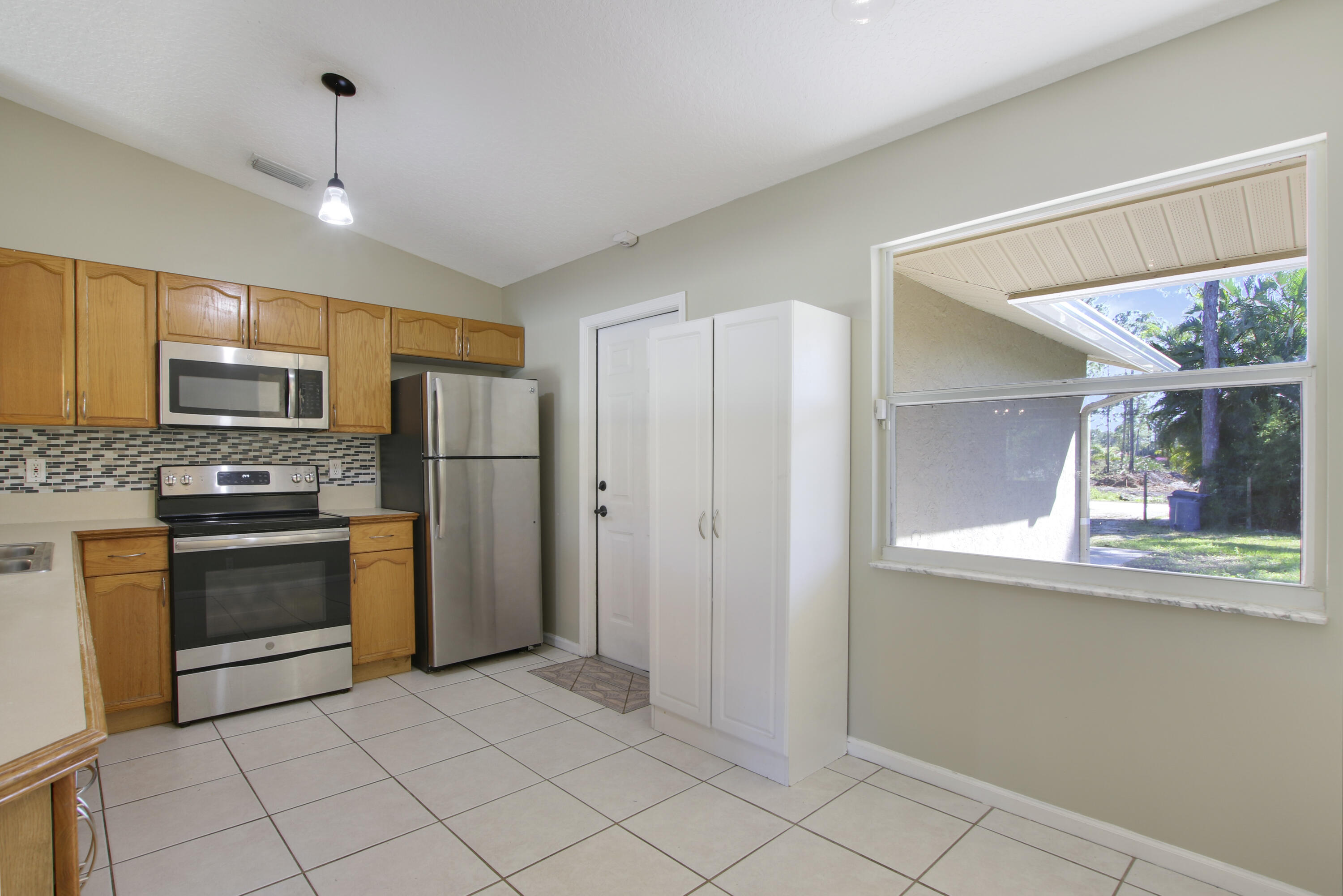 13635 86th Road North The Acreage, FL 33412 - Photo 15 of 33 EC3DF50B-2BB3-4BF2-BE5E-67672AAF1D67