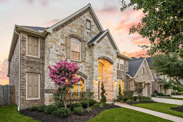 front view of house with a yard