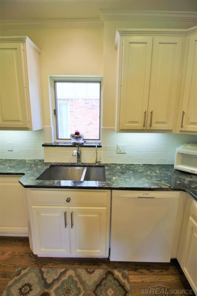 865 Trombley Road Grosse Pointe, MI 48230 - Photo 33 of 99 31348226-32.JPG