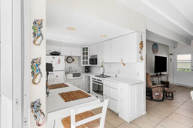 $2,005 | 3500 South Ocean Boulevard, Unit 405, South Palm Beach, FL 33480