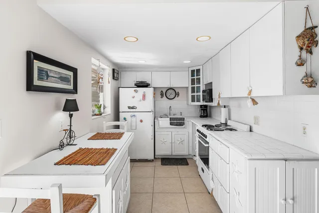 $2,005 | 3500 South Ocean Boulevard, Unit 405, South Palm Beach, FL 33480