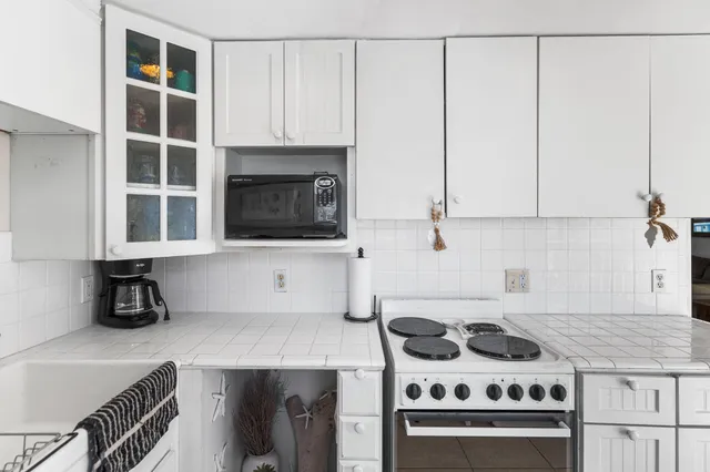 $2,005 | 3500 South Ocean Boulevard, Unit 405, South Palm Beach, FL 33480