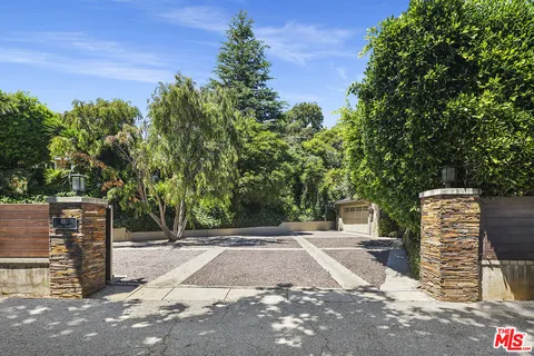 a house view with a outdoor space
