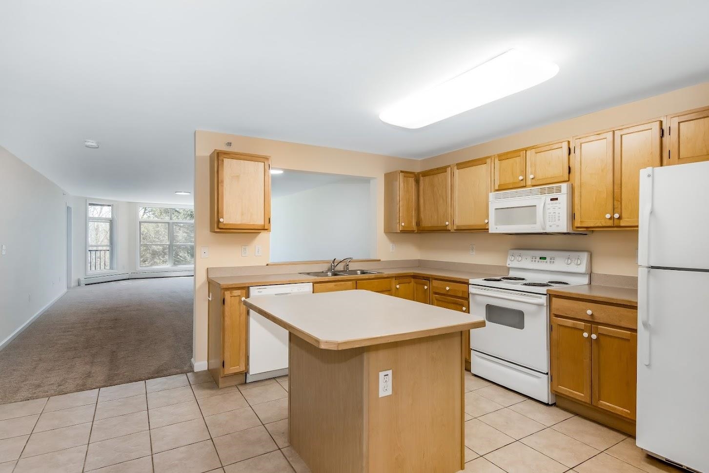 83 Claire Point Road, Unit 83 Burlington, VT 05408 - Photo 5 of 25 Gallery Image 5