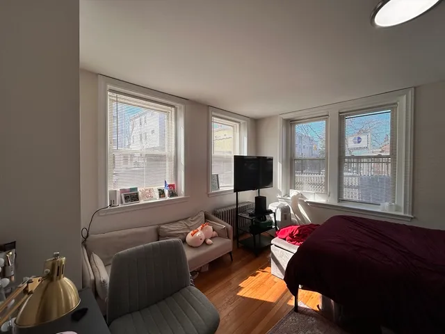 $2,475 | 281 Highland Avenue, Unit 1B, Somerville, MA 02143