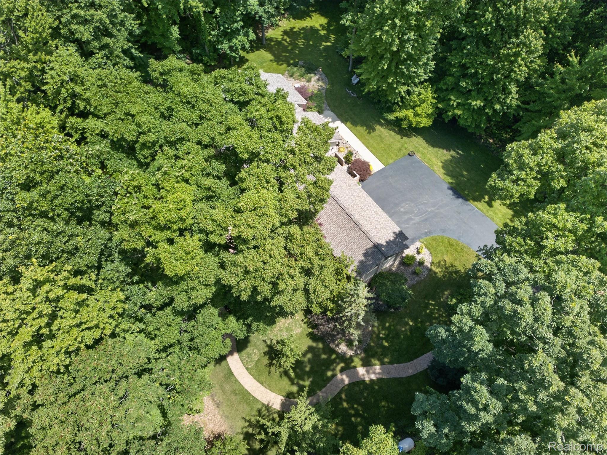 5388 Hartland Road Fenton, MI 48430 - Photo 68 of 74 68-5388-Hartland-Rd-WindowStill.jpg