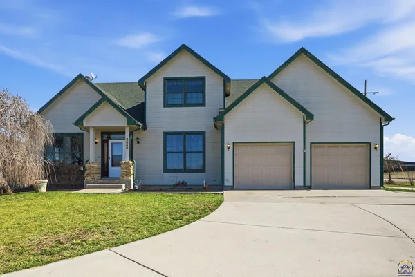 $325,000 | 2848 Southwest Indian Hills Road, Topeka, KS 66614