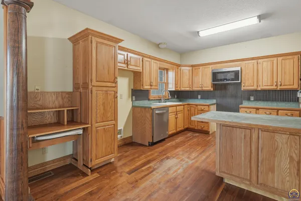 $325,000 | 2848 Southwest Indian Hills Road, Topeka, KS 66614