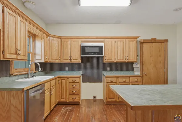 $325,000 | 2848 Southwest Indian Hills Road, Topeka, KS 66614