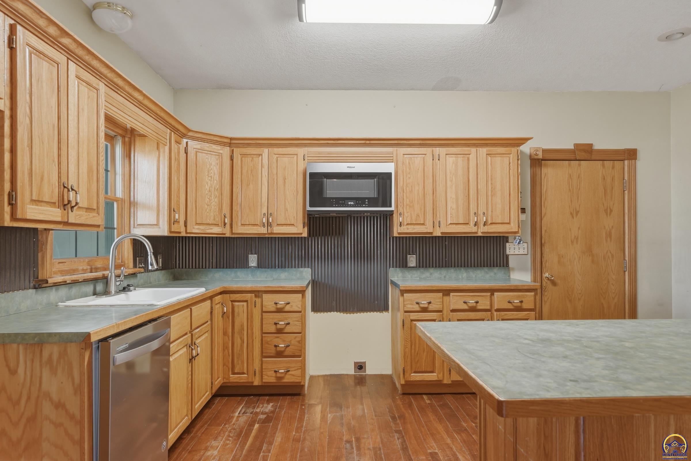 2848 Southwest Indian Hills Road Topeka, KS 66614 - Photo 14 of 41