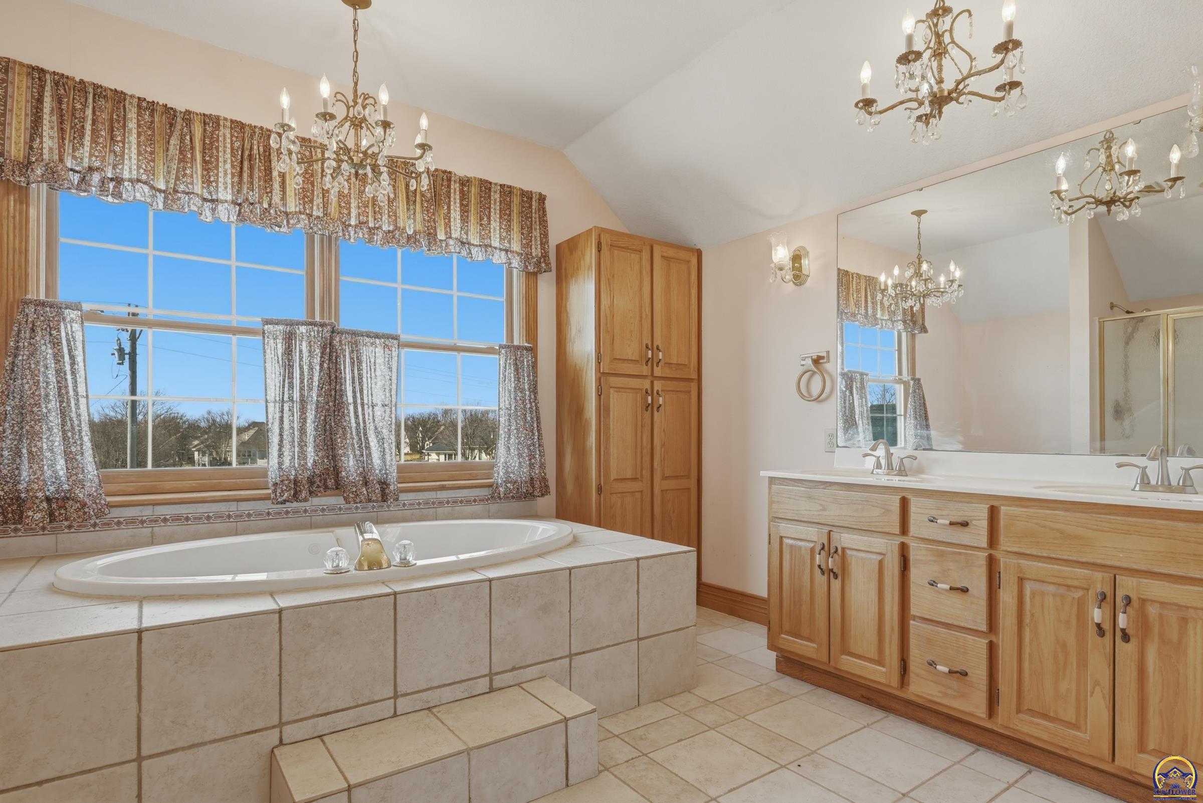 2848 Southwest Indian Hills Road Topeka, KS 66614 - Photo 25 of 41