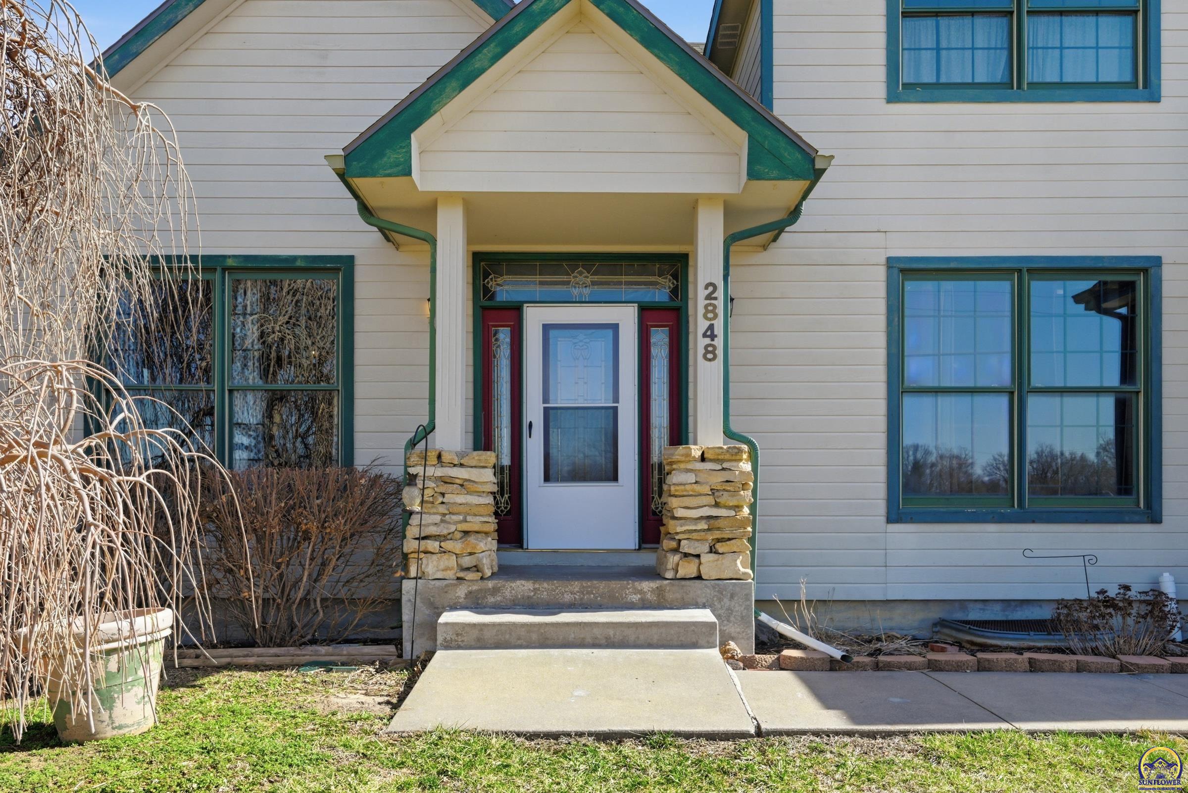 2848 Southwest Indian Hills Road Topeka, KS 66614 - Photo 3 of 41