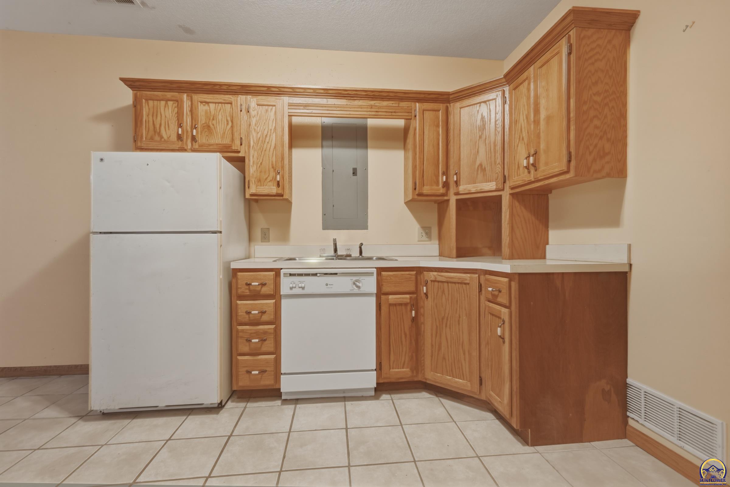 2848 Southwest Indian Hills Road Topeka, KS 66614 - Photo 31 of 41