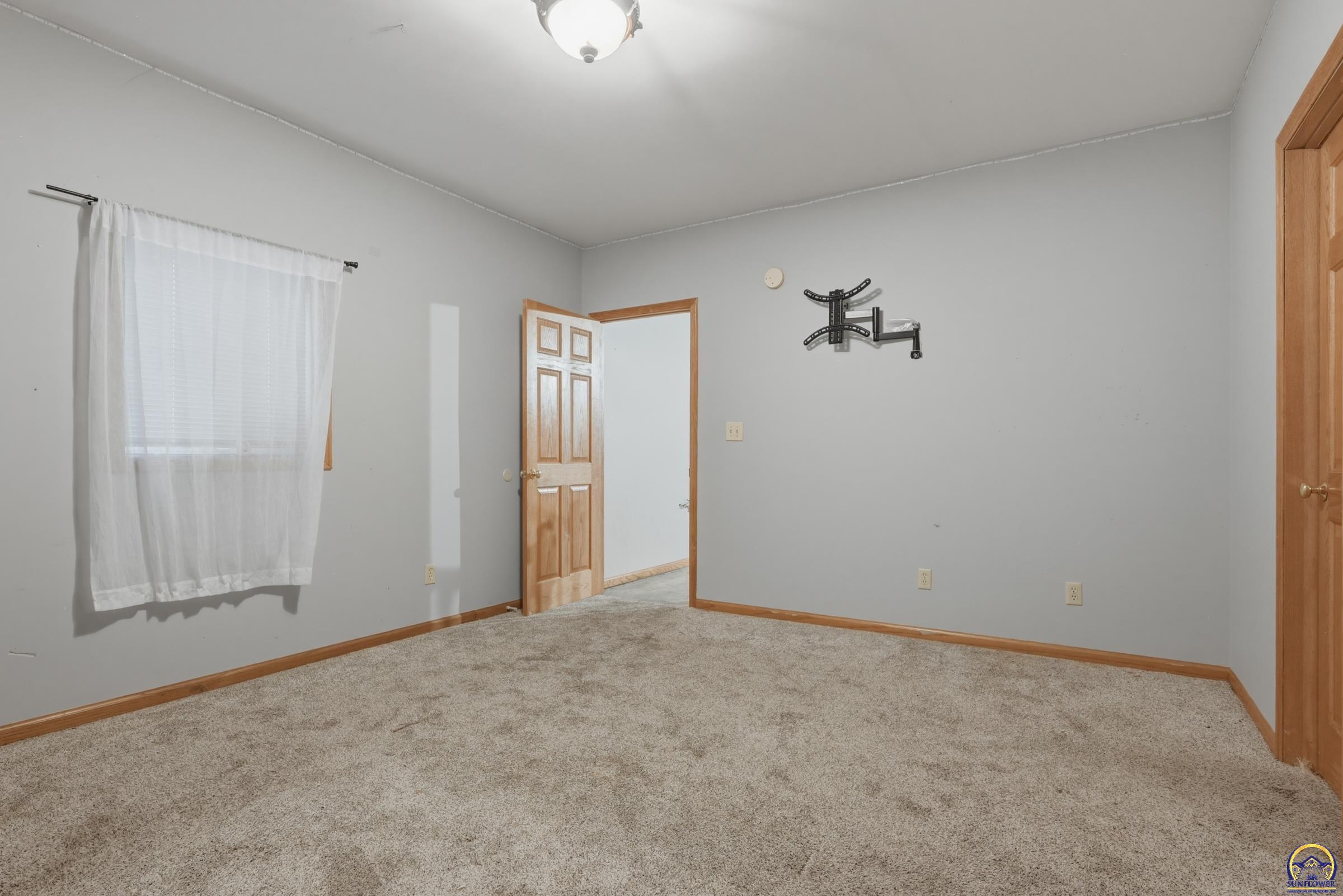 2848 Southwest Indian Hills Road Topeka, KS 66614 - Photo 34 of 41