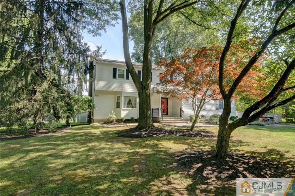 19 Algonquin Road Holmdel, NJ 07733 - Photo 2 of 33 Gallery Image 2