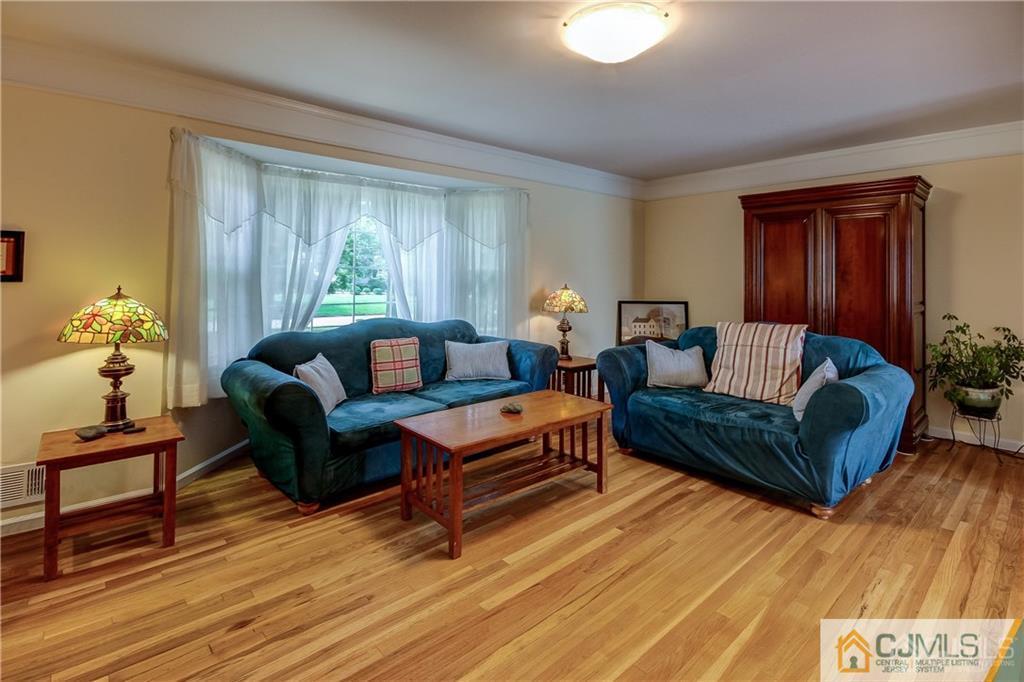 19 Algonquin Road Holmdel, NJ 07733 - Photo 5 of 33 Gallery Image 5