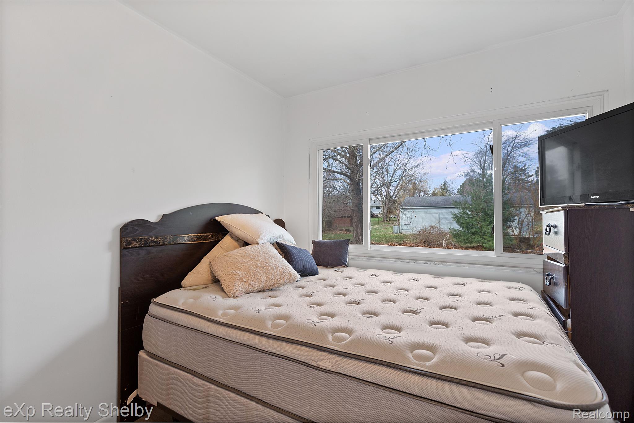 780 South Hacker Road Brighton, MI 48114 - Photo 16 of 41 Gallery Image 16