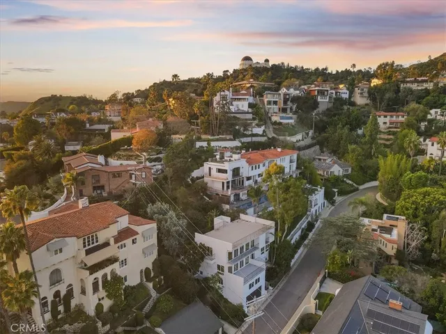 a house view with a outdoor space