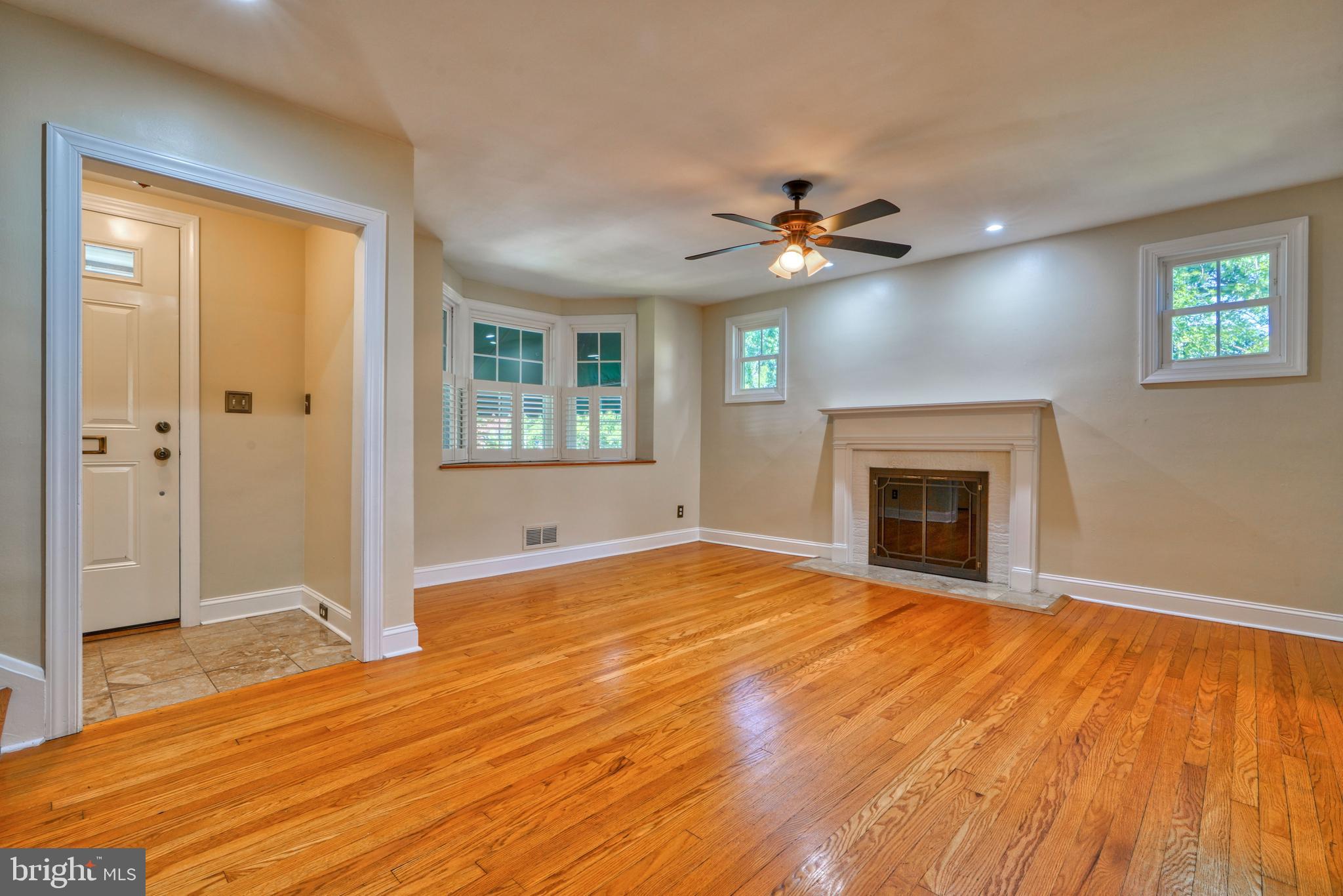 6473 Blenheim Road Baltimore, MD 21212 - Photo 12 of 57 Living Room w/Gas Fireplace