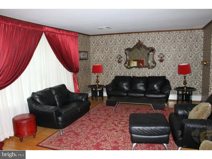 79 Bluebird Road Southampton, PA 18966 - Photo 12 of 25 Living Room