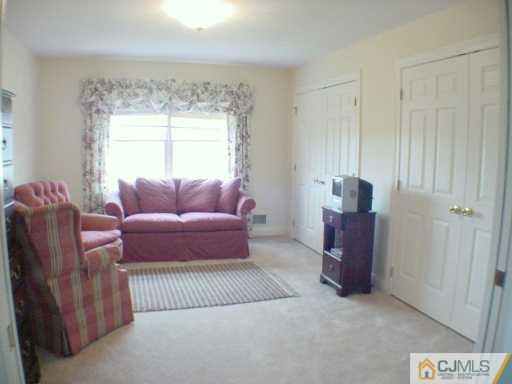 83 Petty Road Cranbury, NJ 08512 - Photo 6 of 8 Gallery Image 6