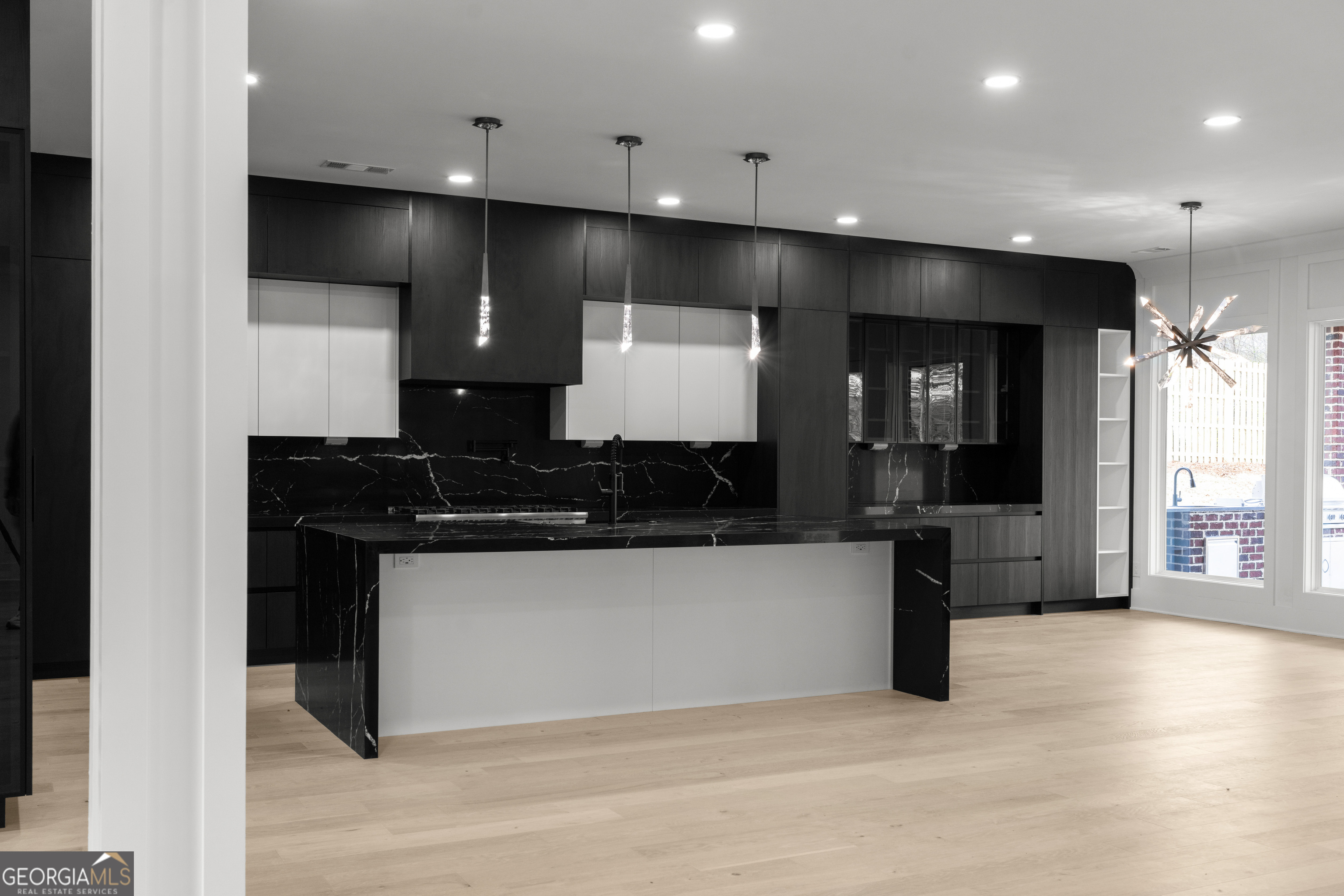 409 Thunder Road Buford, GA 30518 - Photo 22 of 99