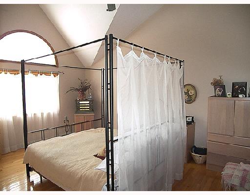110 Vander Road Wexford, PA 15090 - Photo 6 of 8 Master Bedroom. Fabulous hardwood cathedral master bedroom, with ceiling fan and walk-in closet. Vaulted master bathroom has ceramic floor, recessed lighting, Whirlpool, Oak cabinets and skylight.