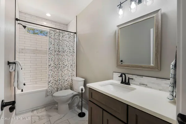 $1,140,000 | 122 Windswept Court, Naples, ID 83847
