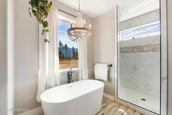 $1,140,000 | 122 Windswept Court, Naples, ID 83847